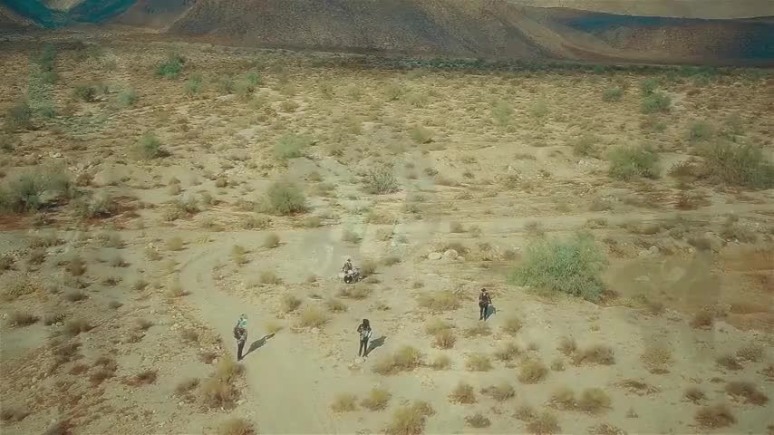 Clip of quote: When llegas tarde al trabajo y a todas partes "Mexicano hasta el tope"