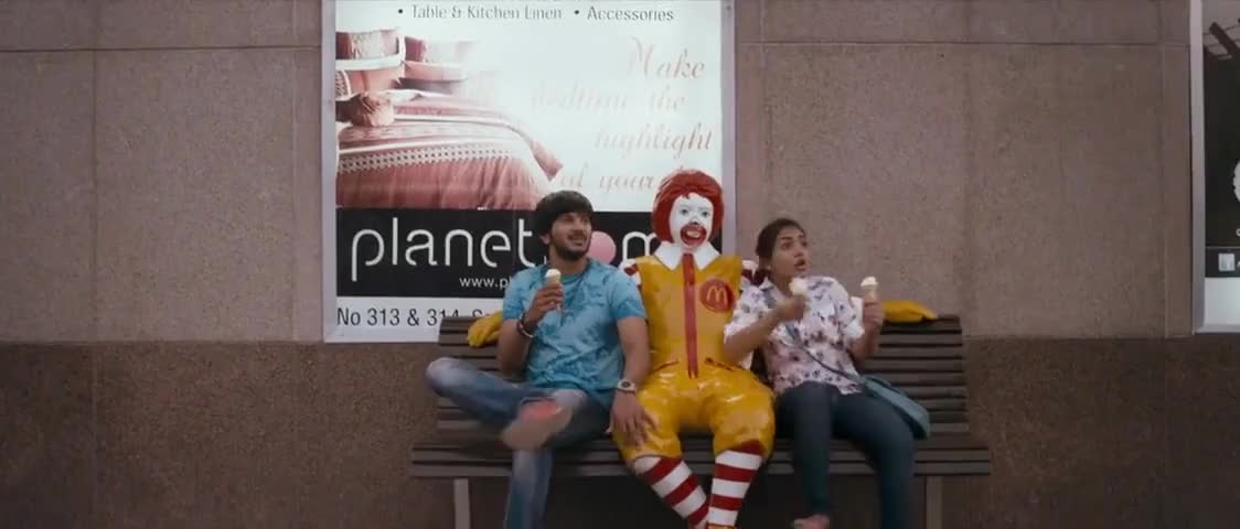 Clip of quote: "वह एक सुंदर आँखें है नीले समुद्र की तरह"