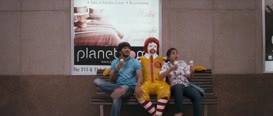 Clip of quote: "वह एक सुंदर आँखें है नीले समुद्र की तरह"