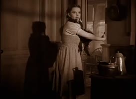 Clip of quote: Auntie Em!
